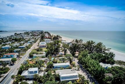 Steps from the Sand | Relaxed Island Escape - Holmes Beach, Florida