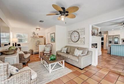 Steps from the Sand | Relaxed Island Escape - Holmes Beach, Florida