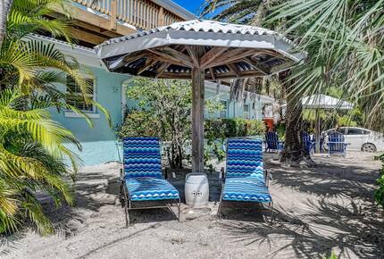 Steps from the Sand | Relaxed Island Escape - Holmes Beach, Florida