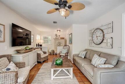 Steps from the Sand | Relaxed Island Escape - Holmes Beach, Florida