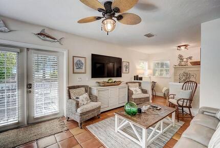 Steps from the Sand | Relaxed Island Escape - Holmes Beach, Florida