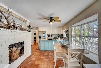 Steps from the Sand | Relaxed Island Escape - Holmes Beach, Florida