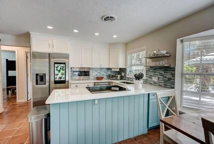 Steps from the Sand | Relaxed Island Escape - Holmes Beach, Florida