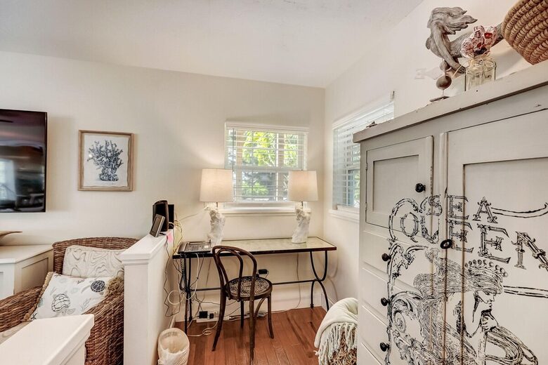 Steps from the Sand | Relaxed Island Escape - Holmes Beach, Florida