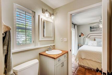 Steps from the Sand | Relaxed Island Escape - Holmes Beach, Florida