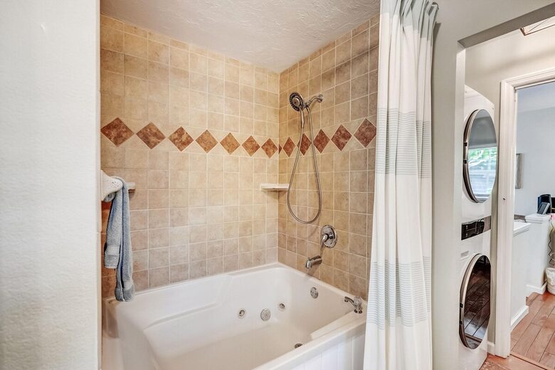 Steps from the Sand | Relaxed Island Escape - Holmes Beach, Florida