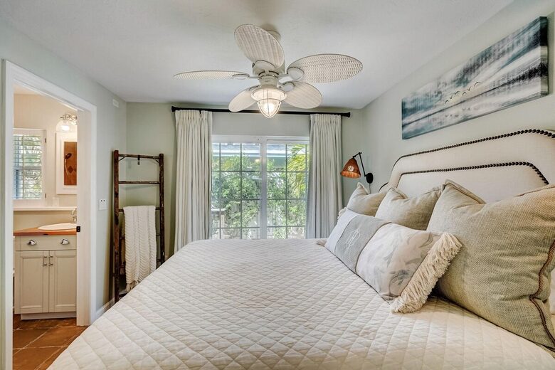 Steps from the Sand | Relaxed Island Escape - Holmes Beach, Florida