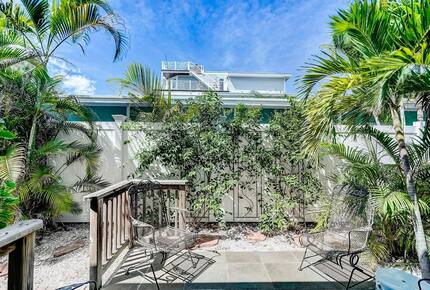 Steps from the Sand | Relaxed Island Escape - Holmes Beach, Florida