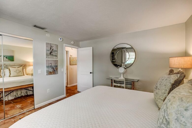 Steps from the Sand | Relaxed Island Escape - Holmes Beach, Florida