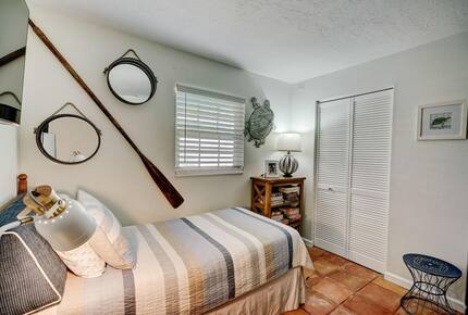 Steps from the Sand | Relaxed Island Escape - Holmes Beach, Florida