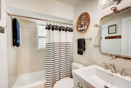 Steps from the Sand | Relaxed Island Escape - Holmes Beach, Florida