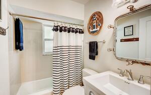 Steps from the Sand | Relaxed Island Escape - Holmes Beach, Florida