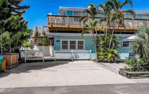 Steps from the Sand | Relaxed Island Escape - Holmes Beach, Florida