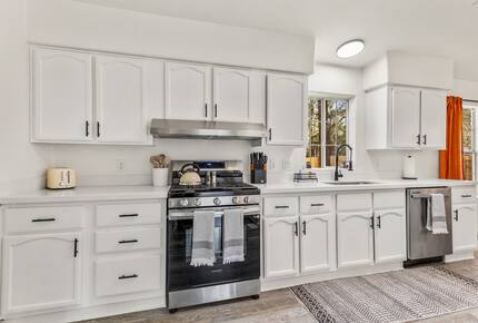 Kachina Village Retreat with Trail Access - Flagstaff, Arizona