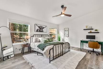 Kachina Village Retreat with Trail Access - Flagstaff, Arizona