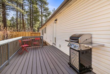 Kachina Village Retreat with Trail Access - Flagstaff, Arizona