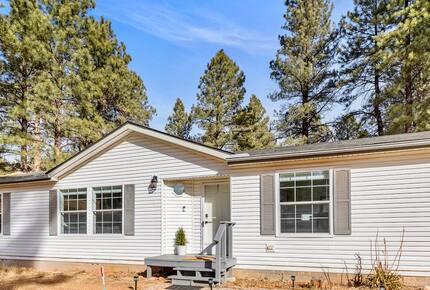 Kachina Village Retreat with Trail Access - Flagstaff, Arizona