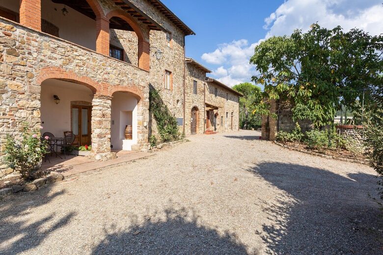 Elegant Three-Bedroom Countryside Escape at Tenuta Pratale - Barberino Tavarnelle, Italy