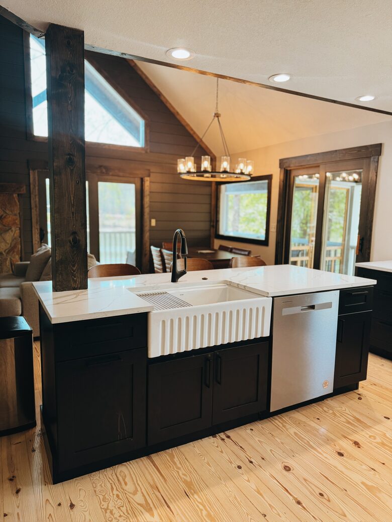 Sunrise Lodge on the Lake - Hiawassee, Georgia