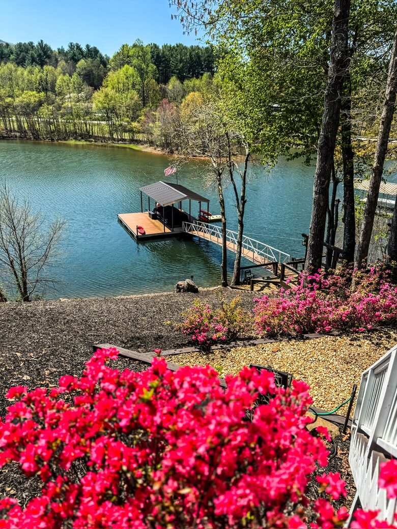 Sunrise Lodge on the Lake - Hiawassee, Georgia