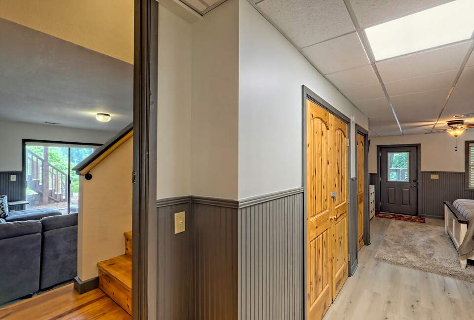 enter into 2nd Ground Floor King Suite