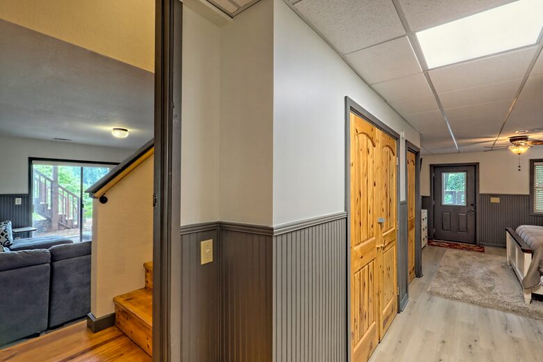 enter into 2nd Ground Floor King Suite