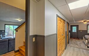 enter into 2nd Ground Floor King Suite