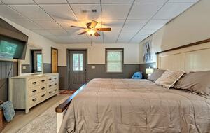 King bed, flat screen TV, seperate entrance