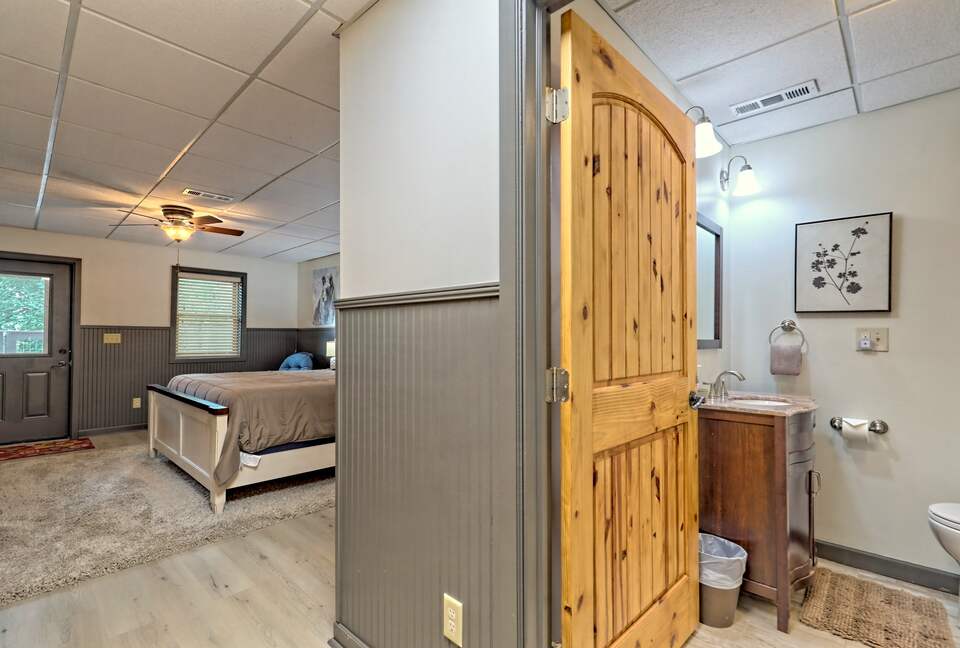 Full ensuite bathroom