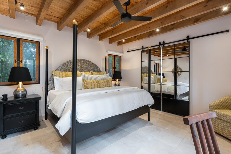 Second floor ensuite guest bedroom with king size bed