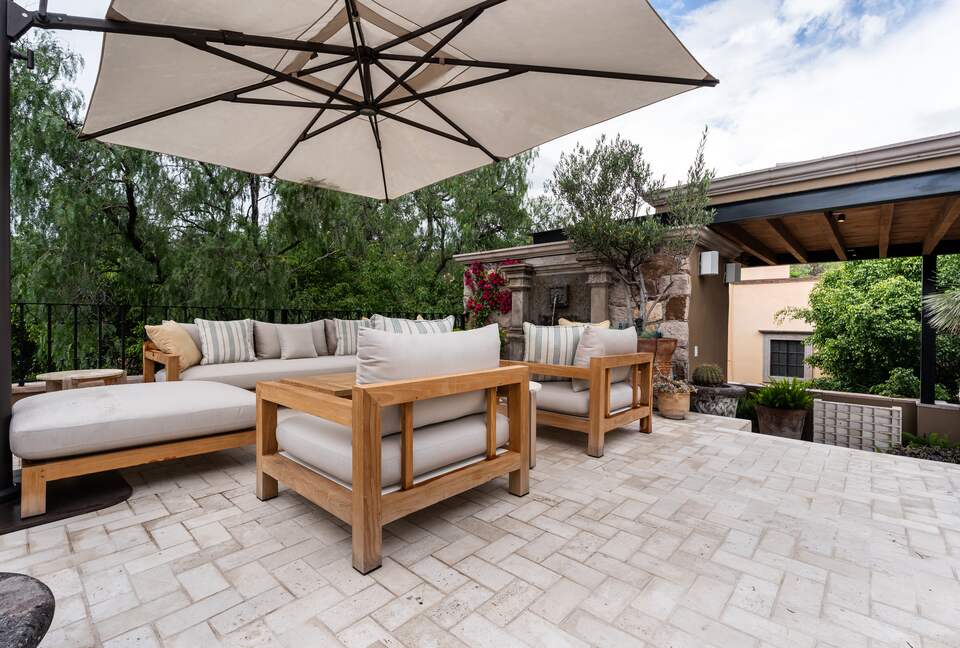 Rooftop living area with fountain