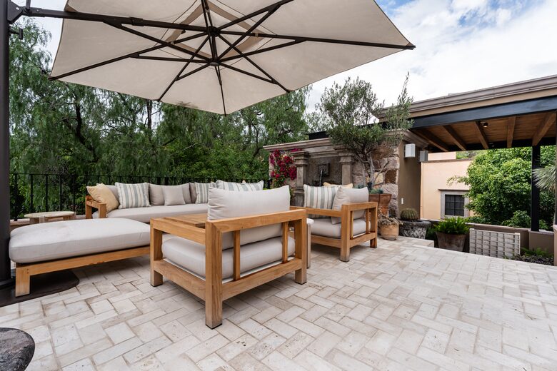 Rooftop living area with fountain