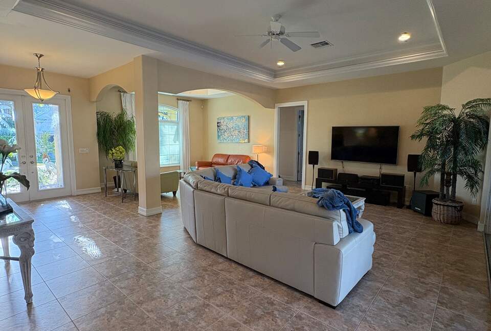 Spacious Marco Island Retreat Steps from Beaches & Shops - Marco Island, Florida
