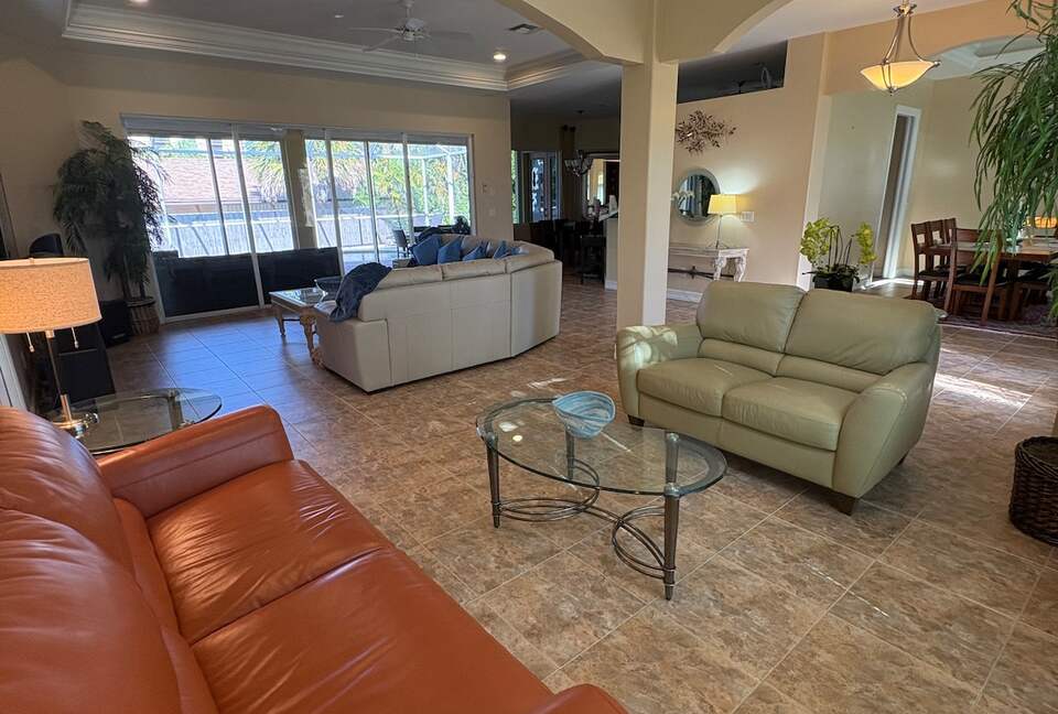Spacious Marco Island Retreat Steps from Beaches & Shops - Marco Island, Florida
