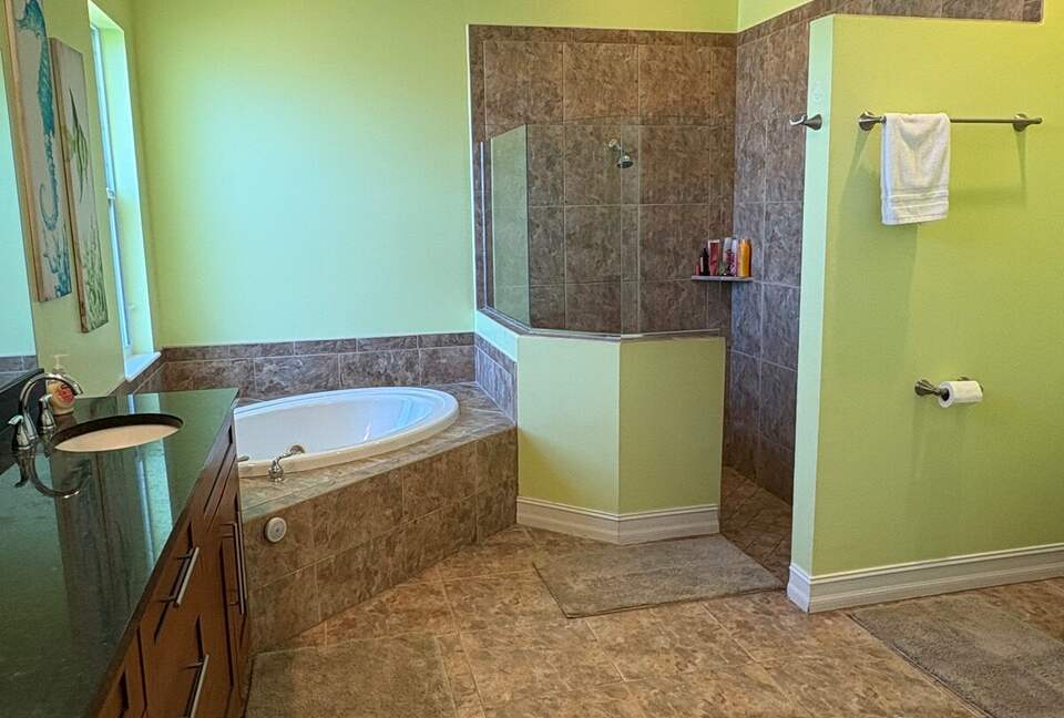 Spacious Marco Island Retreat Steps from Beaches & Shops - Marco Island, Florida