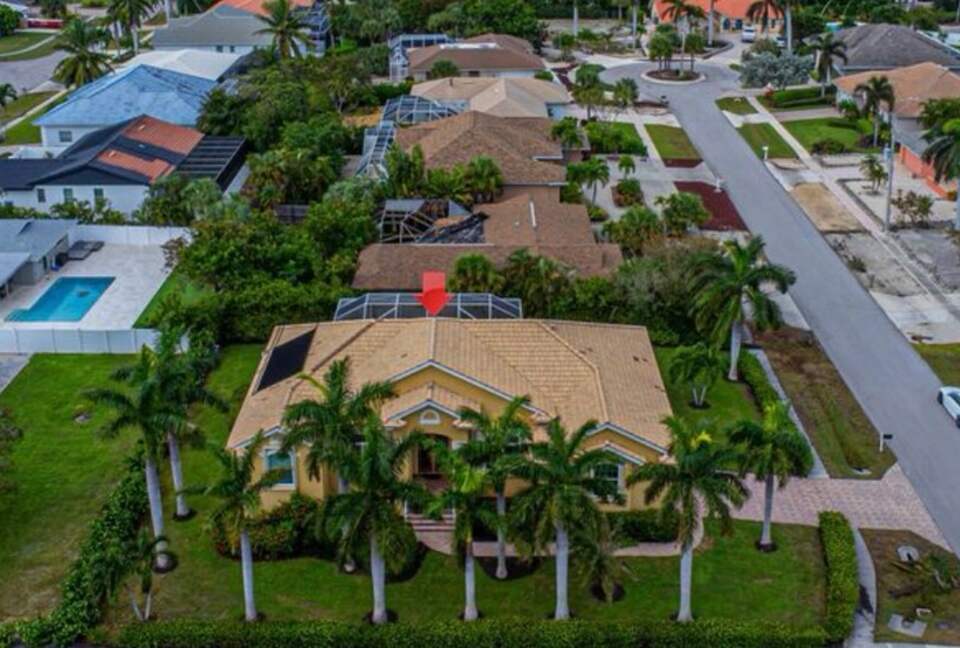 Spacious Marco Island Retreat Steps from Beaches & Shops - Marco Island, Florida