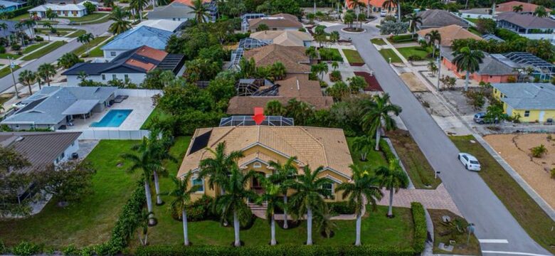Spacious Marco Island Retreat Steps from Beaches & Shops - Marco Island, Florida
