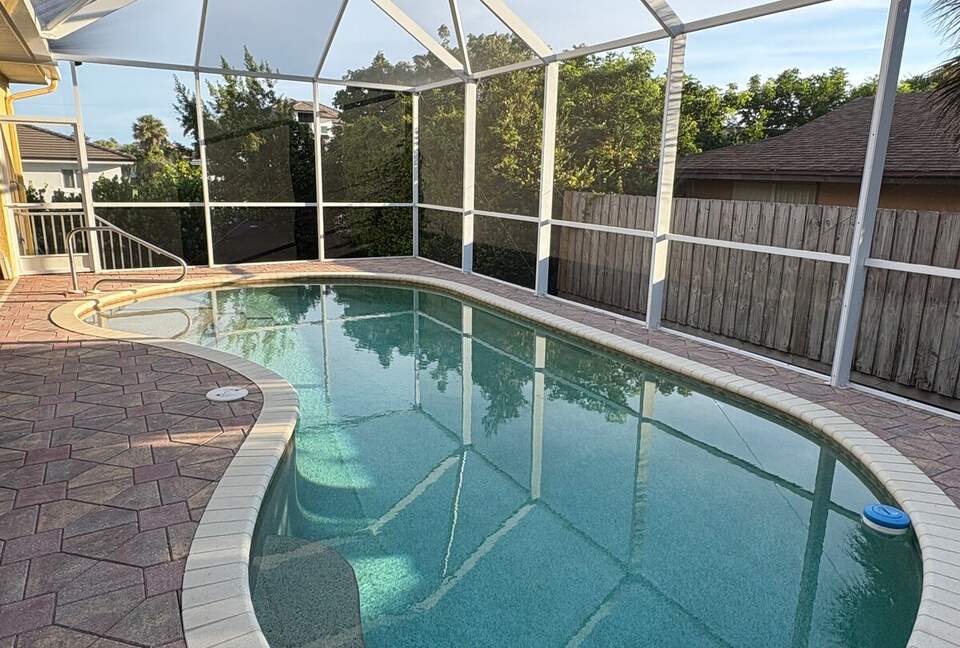 Spacious Marco Island Retreat Steps from Beaches & Shops - Marco Island, Florida