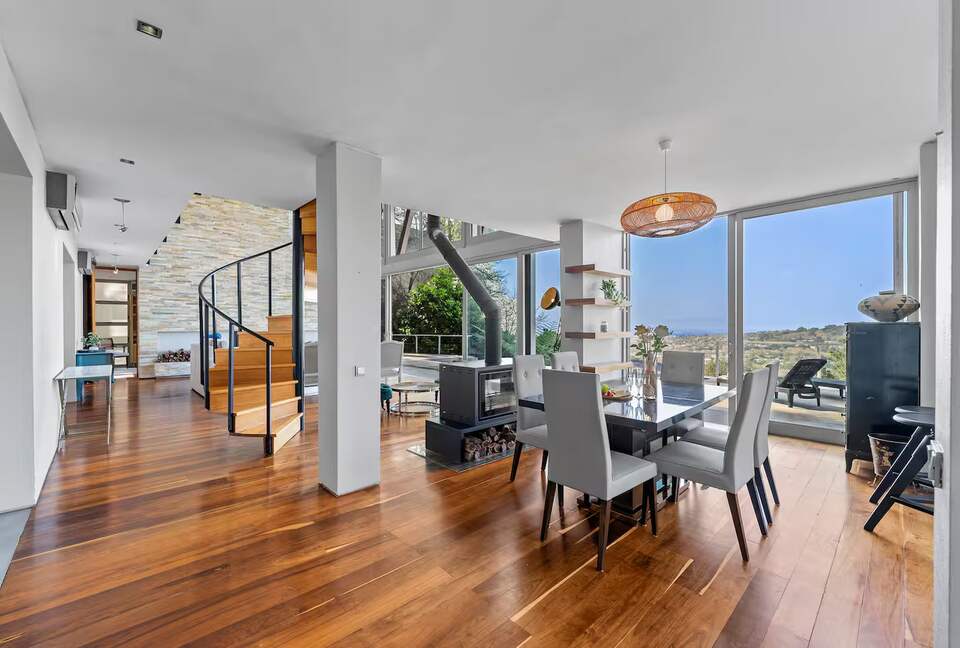 Sophisticated Sanctuary Above Newlands - Cape Town, South Africa