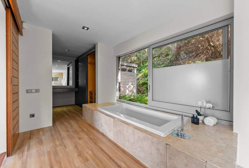 Sophisticated Sanctuary Above Newlands - Cape Town, South Africa