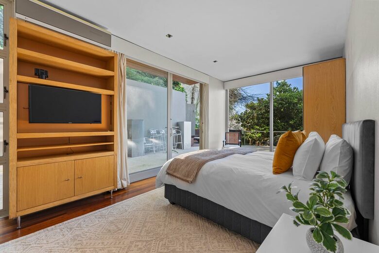 Sophisticated Sanctuary Above Newlands - Cape Town, South Africa