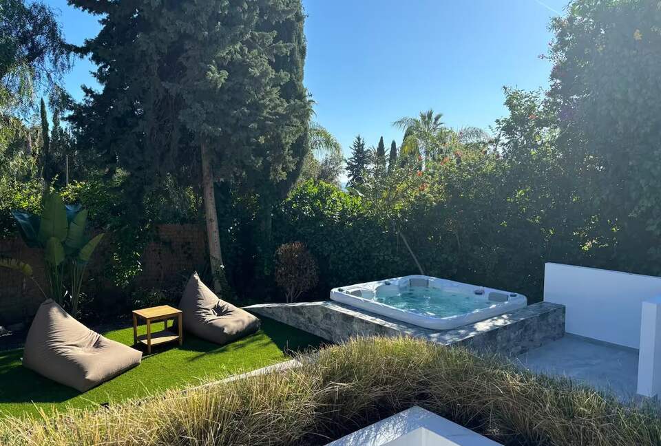 Infinity Elegance: Modern Villa with Spa & Private Gym - Marbella, El Rosario, Spain
