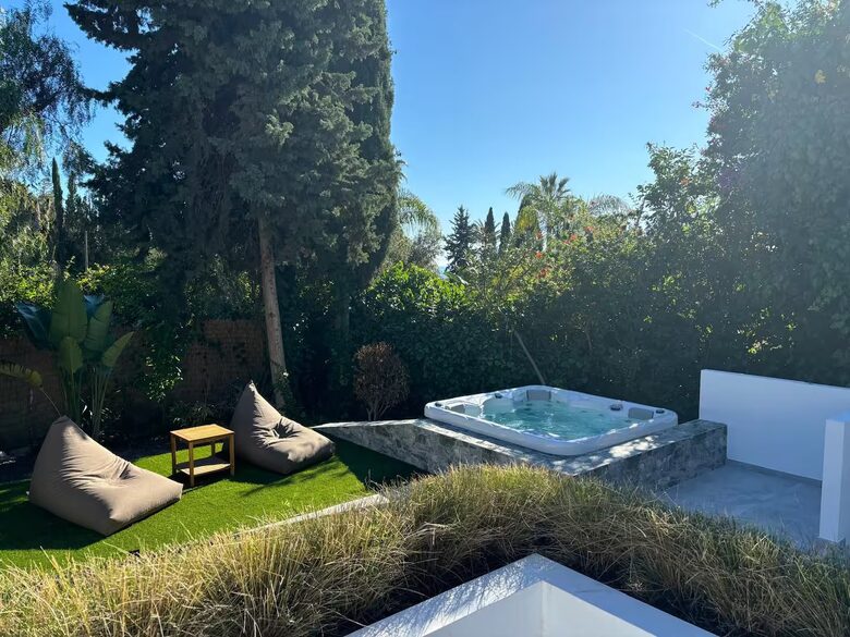 Infinity Elegance: Modern Villa with Spa & Private Gym - Marbella, El Rosario, Spain