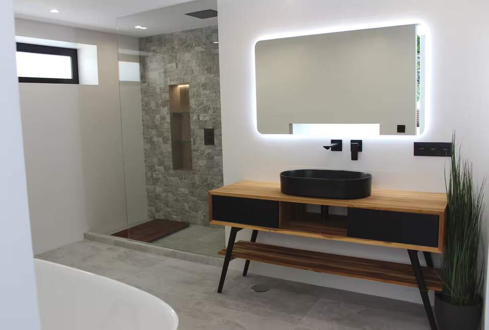 Infinity Elegance: Modern Villa with Spa & Private Gym - Marbella, El Rosario, Spain