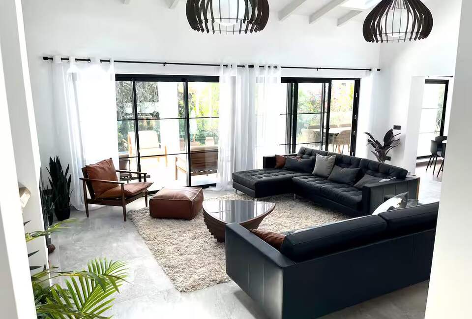 Infinity Elegance: Modern Villa with Spa & Private Gym - Marbella, El Rosario, Spain