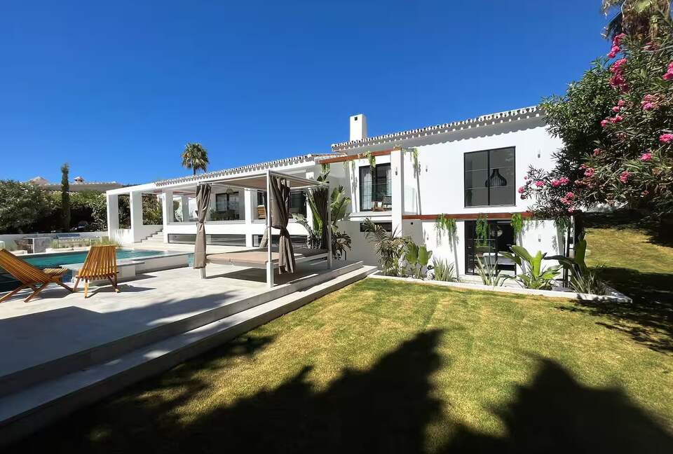 Infinity Elegance: Modern Villa with Spa & Private Gym - Marbella, El Rosario, Spain