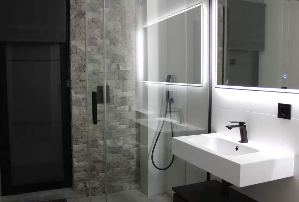 Infinity Elegance: Modern Villa with Spa & Private Gym - Marbella, El Rosario, Spain