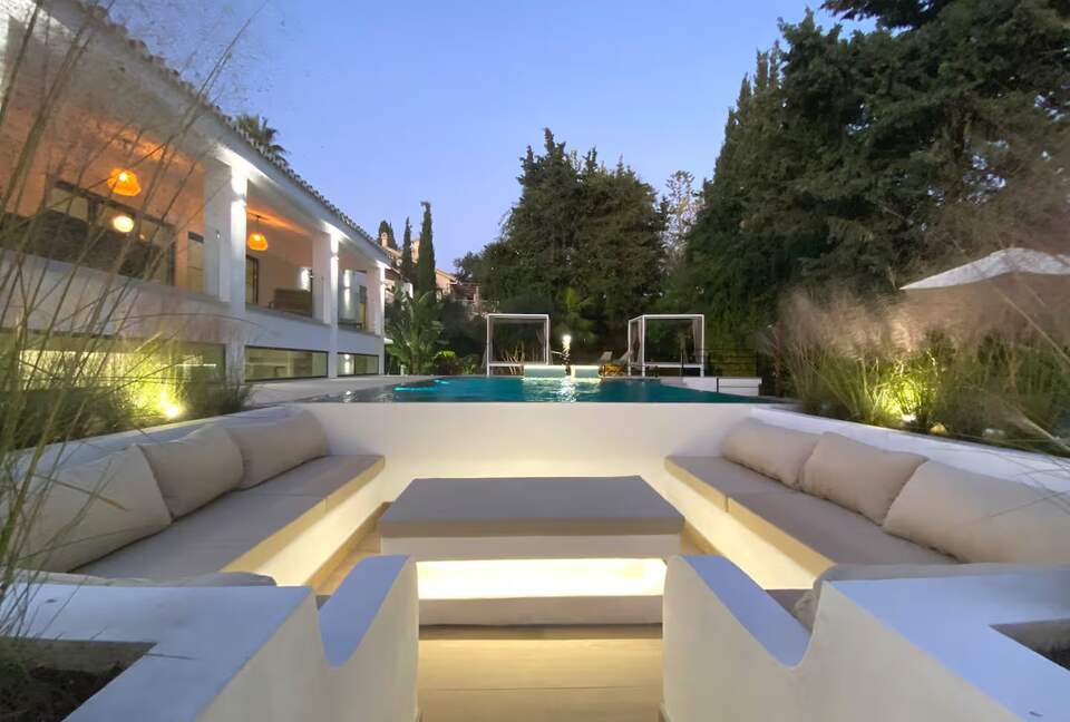 Infinity Elegance: Modern Villa with Spa & Private Gym - Marbella, El Rosario, Spain