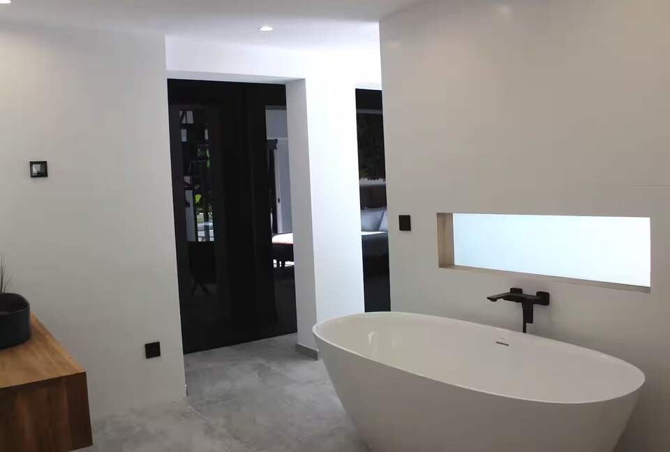 Infinity Elegance: Modern Villa with Spa & Private Gym - Marbella, El Rosario, Spain