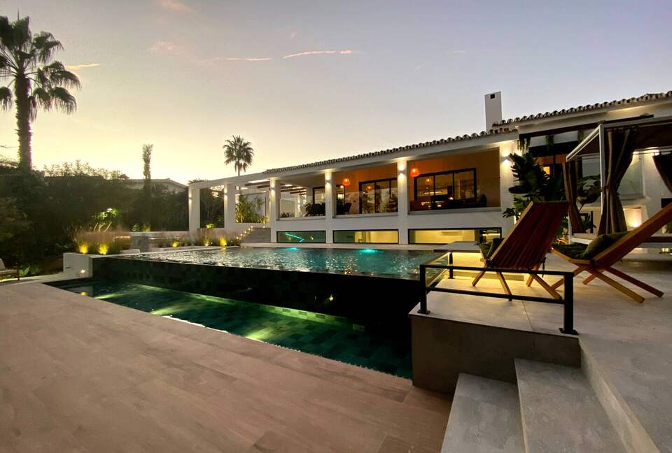 Infinity Elegance: Modern Villa with Spa & Private Gym - Marbella, El Rosario, Spain